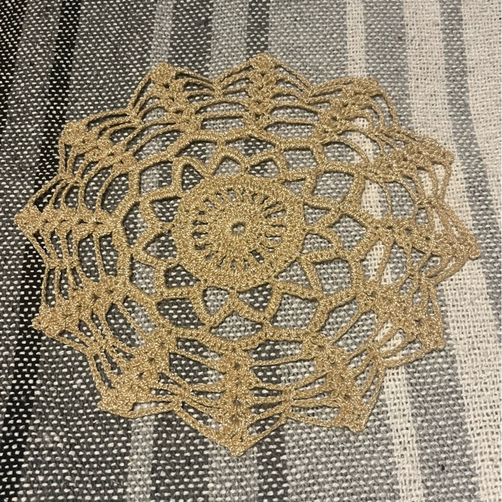 HANDCRAFTED Gold beige Handmade Round Doilies placemat coaster
